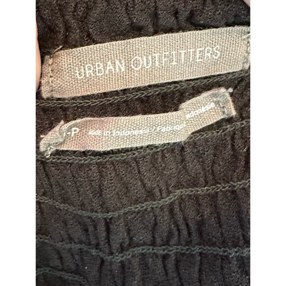 Urban Outfitters black Cropped Short Sleeves Peasant Top size Small - Picture 3 of 13